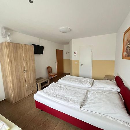 Hotel Restaurant Neffelthal Kerpen  Eksteriør billede